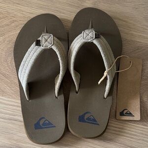 Quiksilver Beige Sandals Flip Flops Size 3